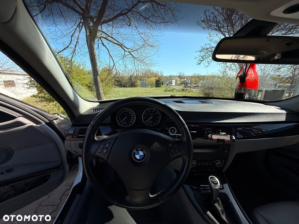 BMW Seria 3 318i - 6
