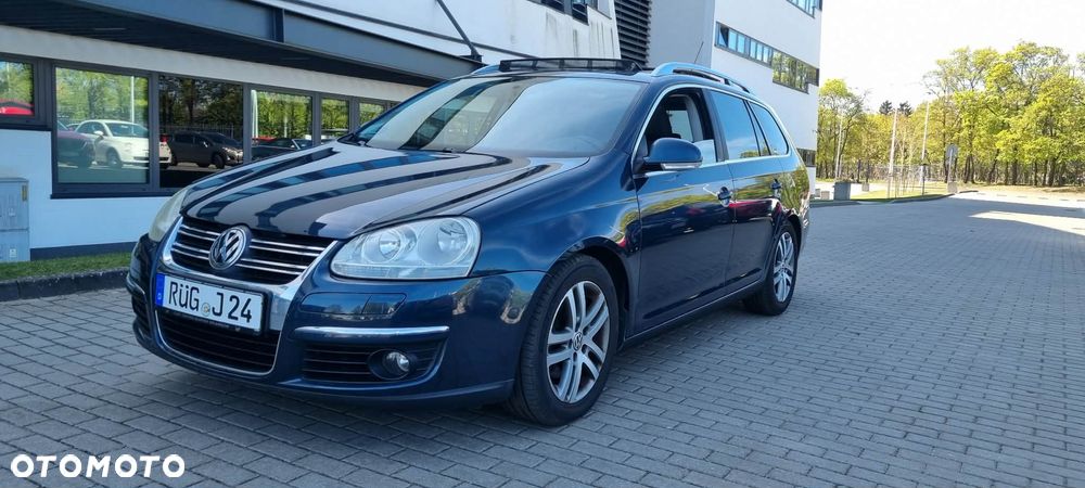 Volkswagen Golf - 1