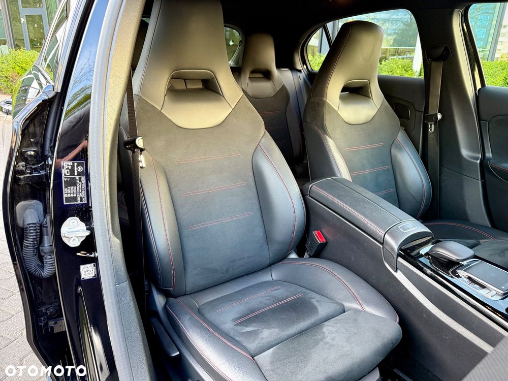 Mercedes-Benz Klasa A 220 4-Matic AMG Line 7G-DCT - 14