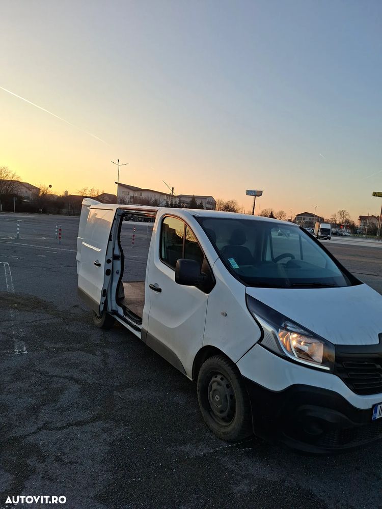 Renault TRAFIC - 2