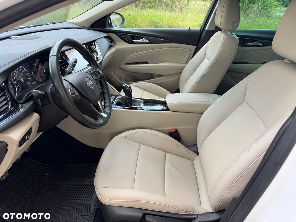 Opel Insignia - 12