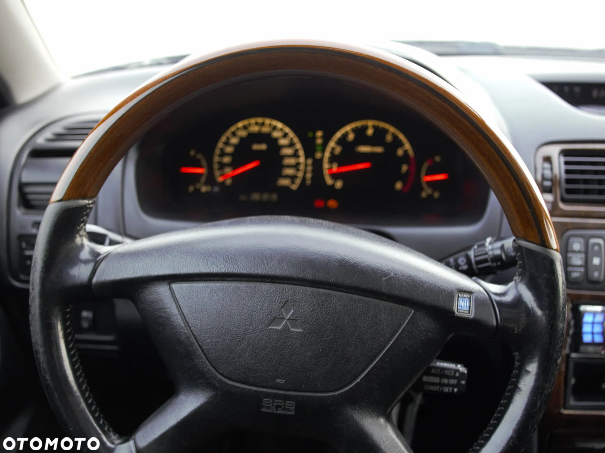Mitsubishi Galant - 26