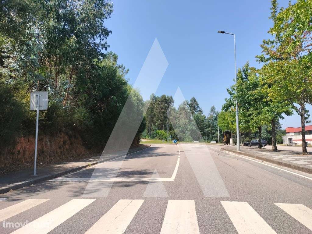 Terreno com possibilidade de construção em São João da Madeira - Grande imagem: 4/14