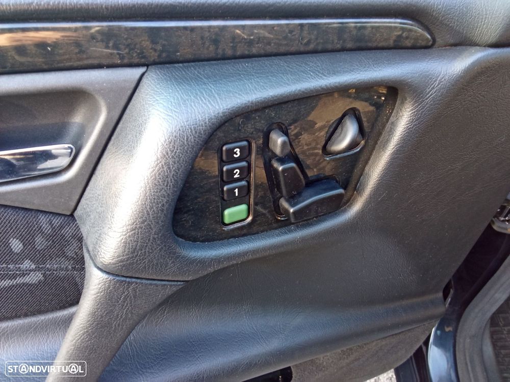 Mercedes-Benz E 300 TD Classic - 17