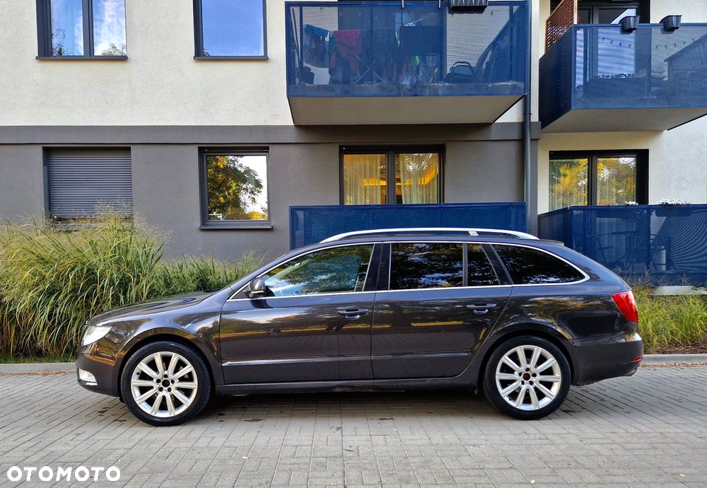 Skoda Superb 2010 photo 2