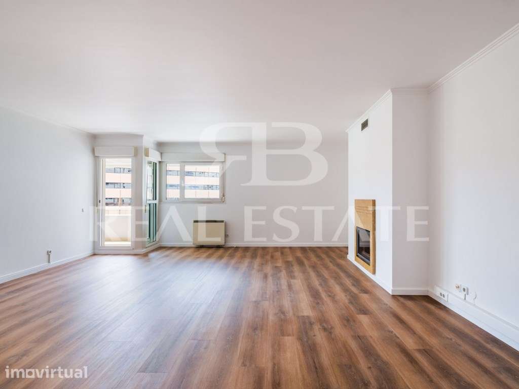 T3 com VARANDA+ 2 lugares de Garagem + Arrecadação - no SALDANHA, c... - Grande imagem: 2/27