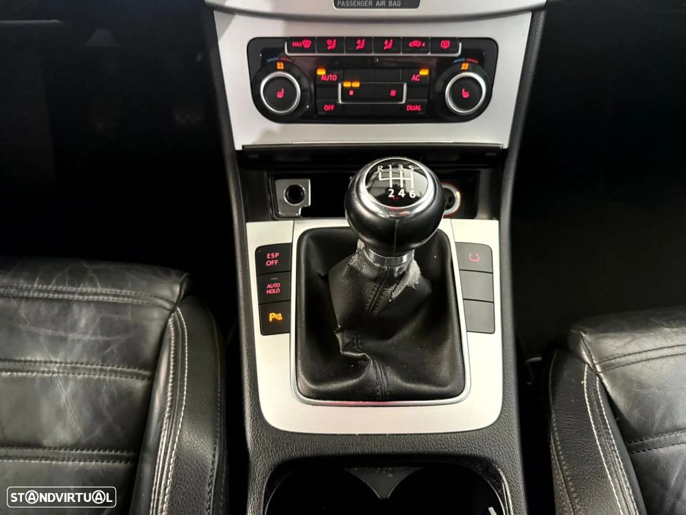 VW Passat CC 2.0 TDi BlueMotion - 17