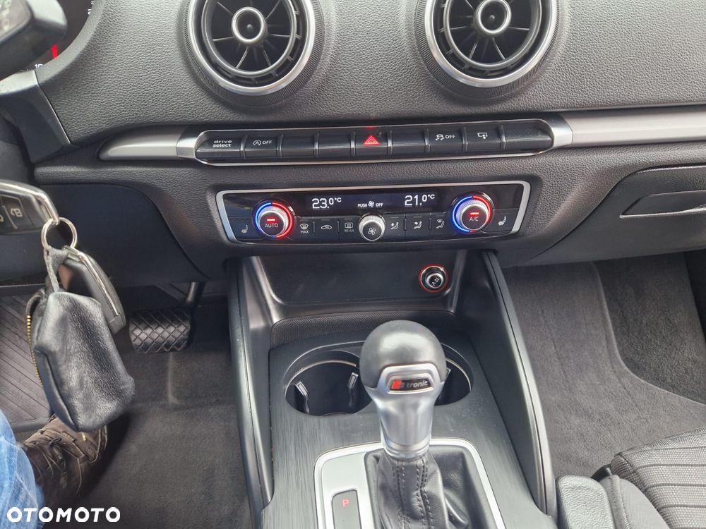 Audi A3 Sportback 1.4 TFSI S tronic S line Sportpaket - 19