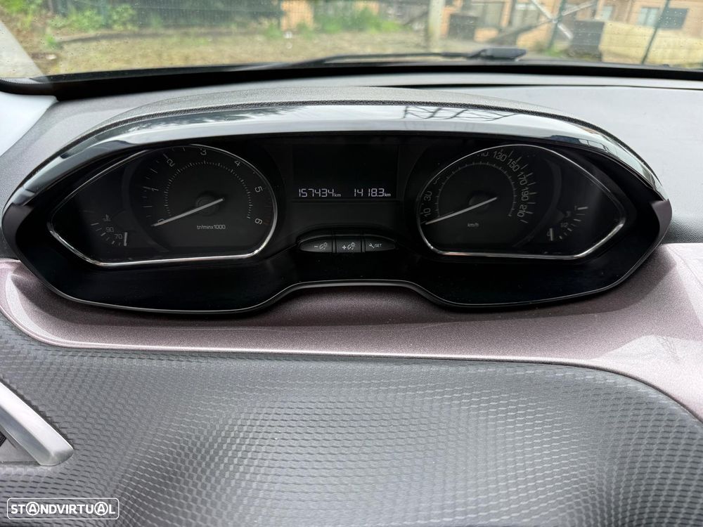 Peugeot 2008 1.4 HDi Allure - 23