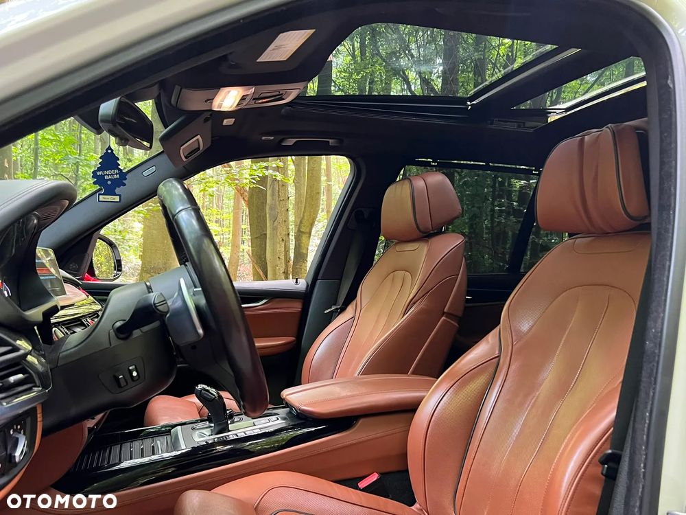 BMW X5 M M50i - 28