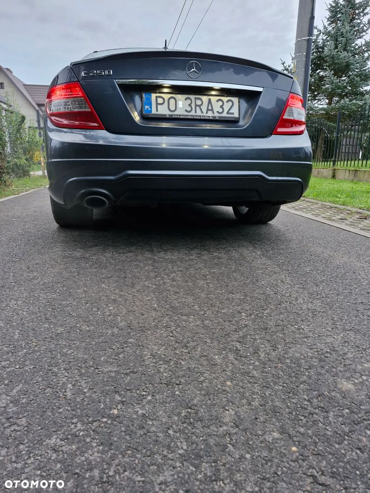 Mercedes-Benz Klasa C 250 CGI BlueEff Elegance - 30