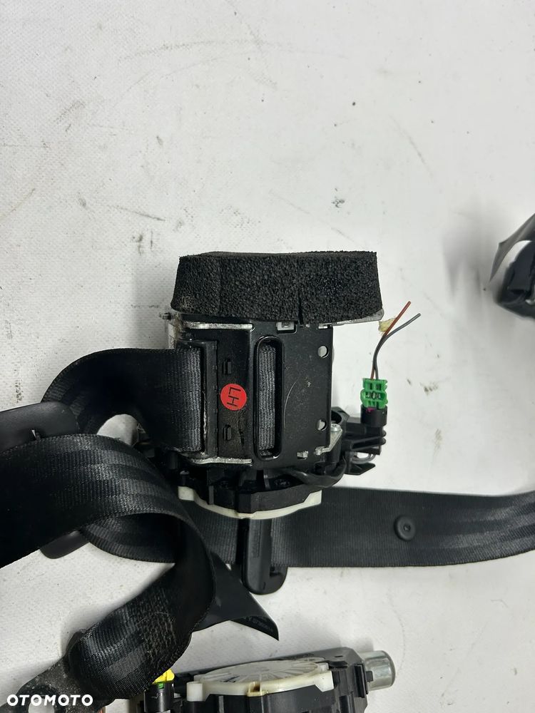 Volvo S60 II lift V60 Pas tylny tył lewy prawy środkowy 2010-2018 039822960 039818850 039818856 - 2