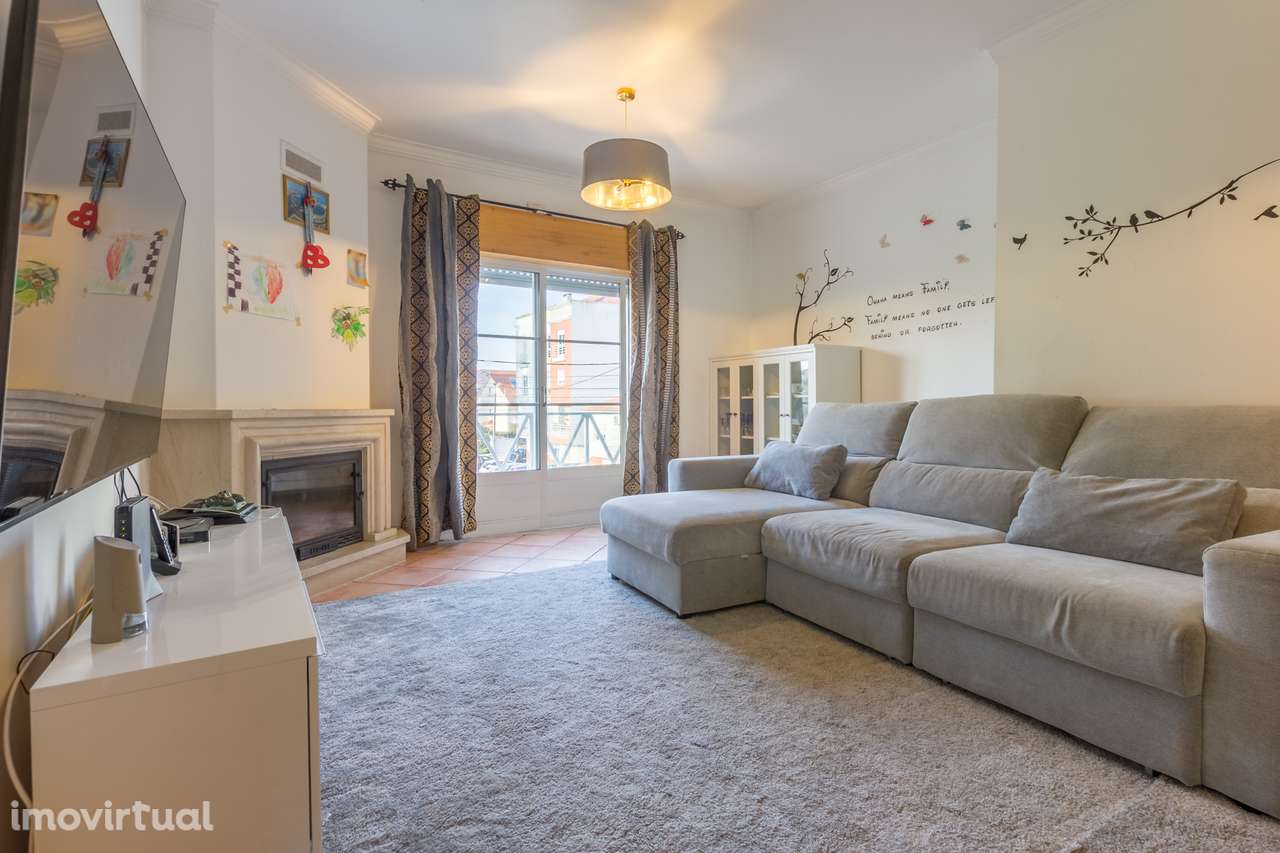 Quinta do Conde - Apartº 1º andar de 3 assoalhadas - c/ arrecadação. - Grande imagem: 4/15