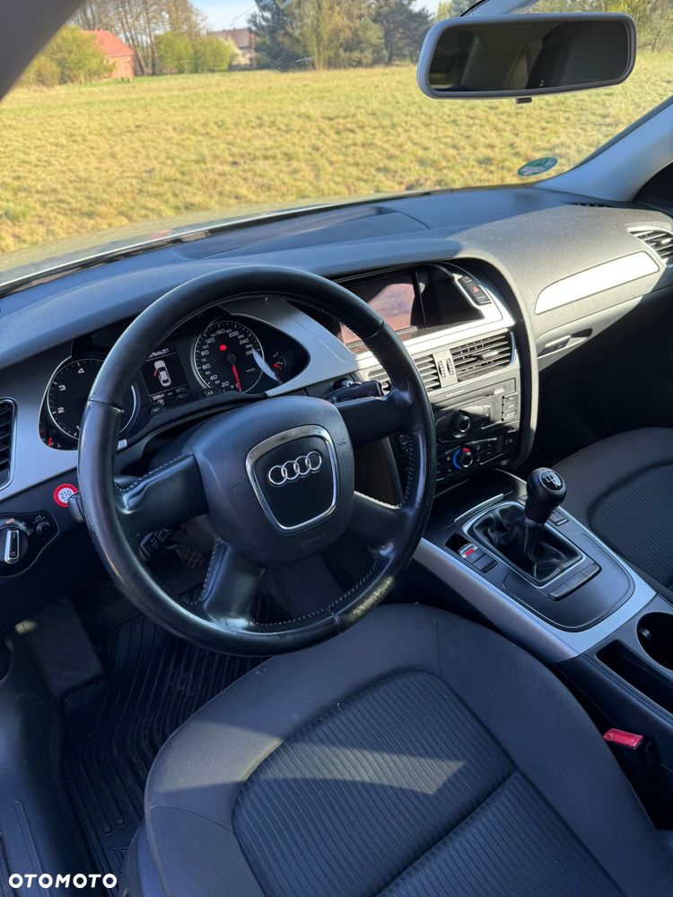 Audi A4 Limousine - 13