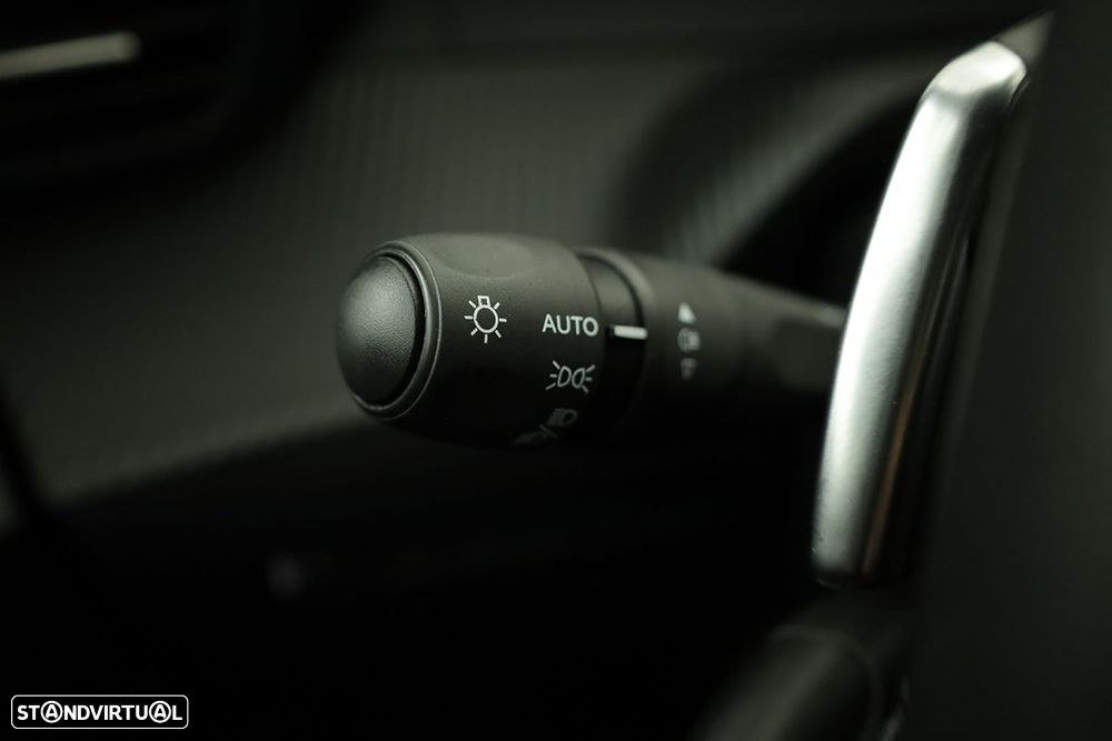 Peugeot 208 1.2 Hybrid Allure e-DCS6 - 16