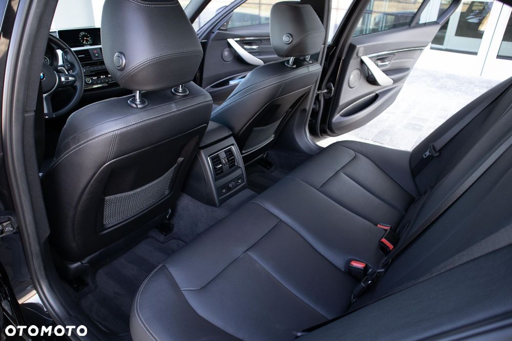 BMW Seria 3 330i Sport Line sport - 20