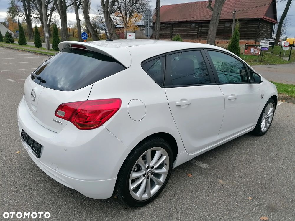 Opel Astra 1.4 Turbo 150 Jahre - 5