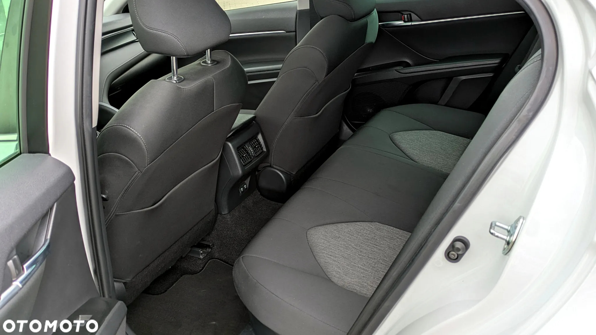 Toyota Camry 2.5 Hybrid Comfort CVT - 12