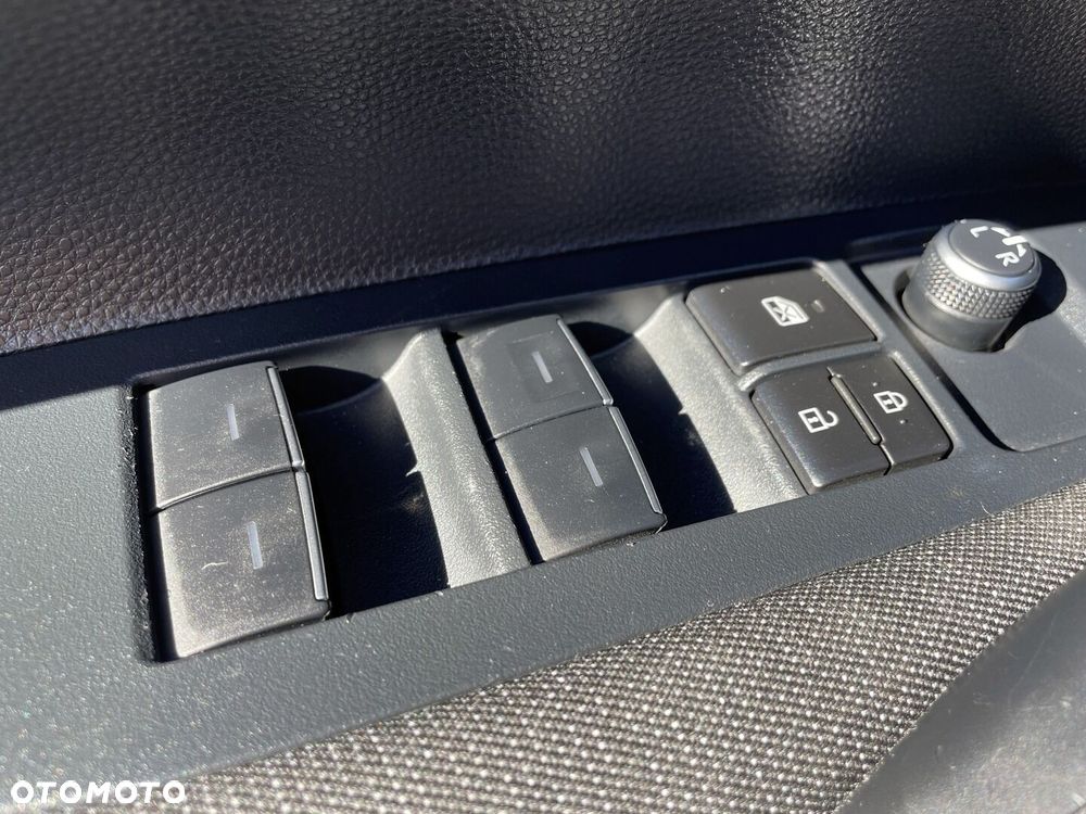 Toyota Corolla 1.8 Hybrid Comfort - 28