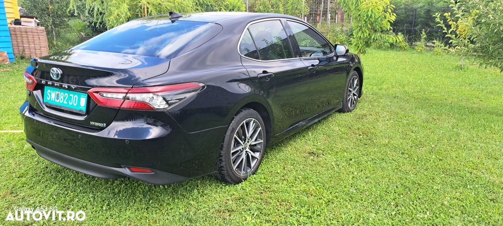 Toyota Camry Luxury - 25