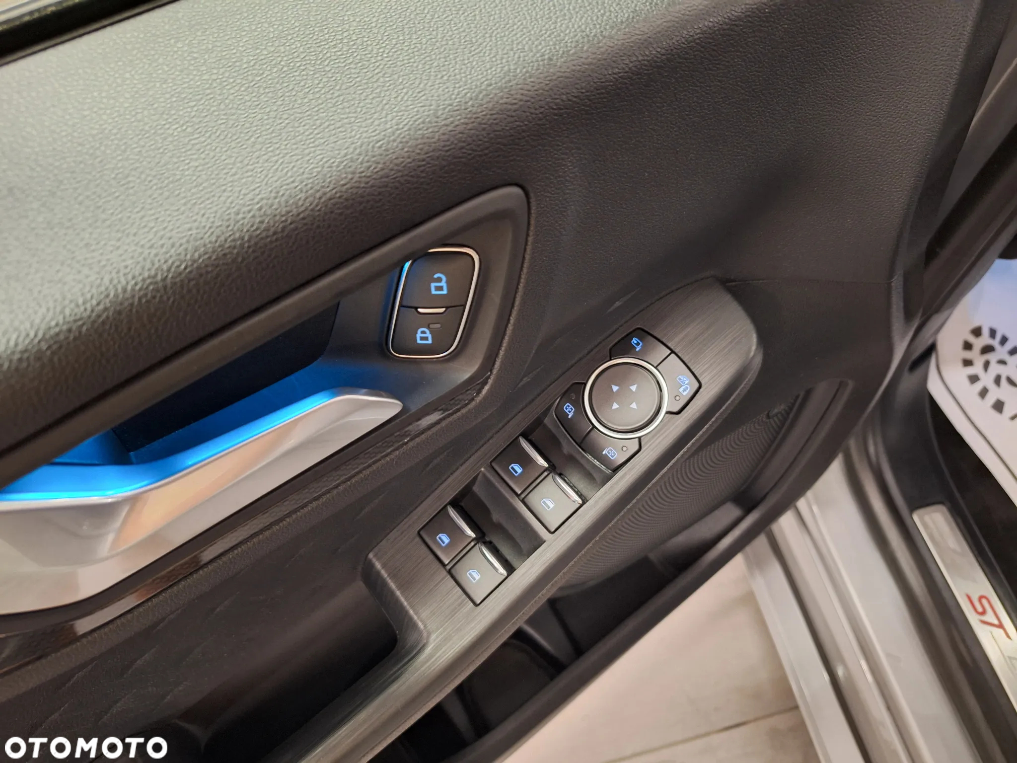 Ford Kuga 2.0 EcoBlue Hybrid ST-LINE X - 30
