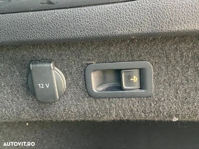 Volkswagen Passat Variant 2.0 TDI DSG 4Motion Highline - 24