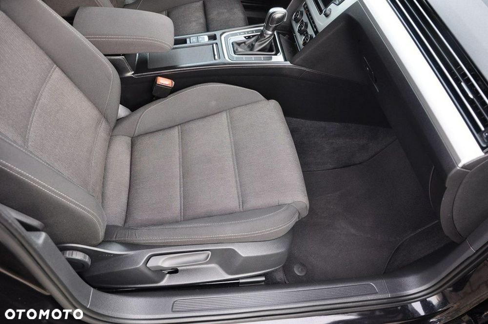 Volkswagen Passat Variant - 28