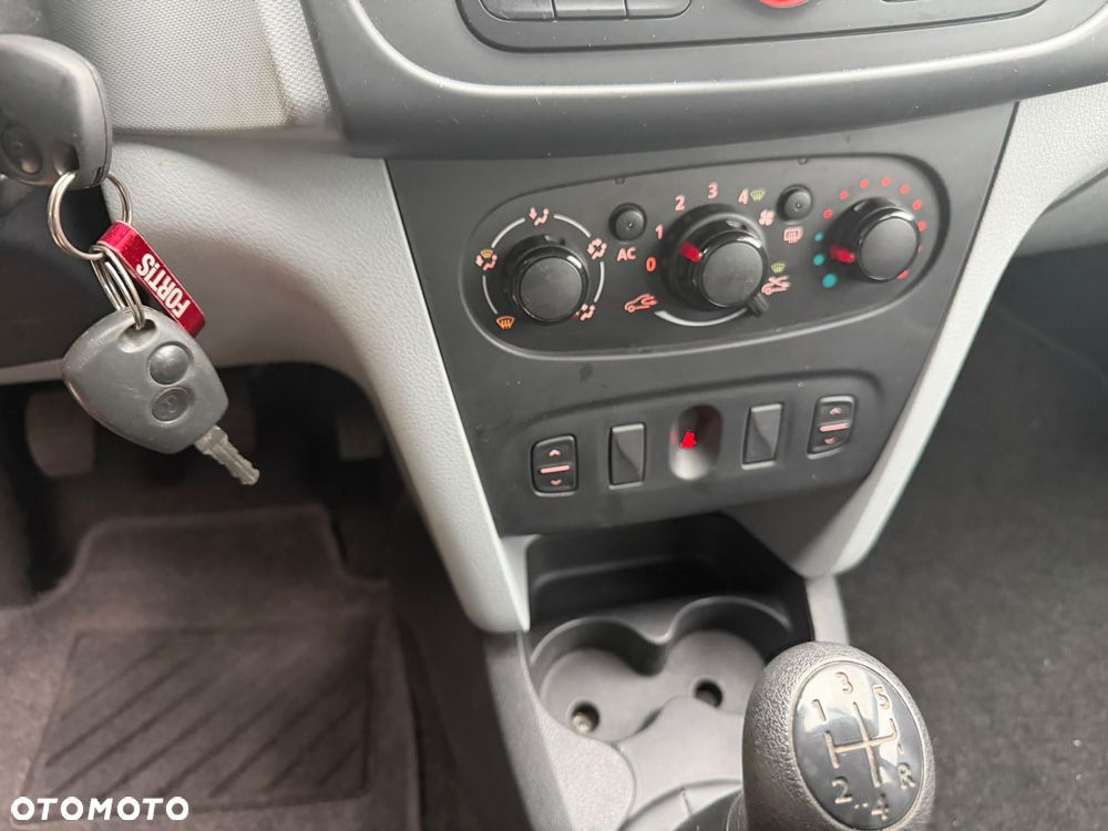 Dacia Logan 1.2 16V 75 Celebration - 10