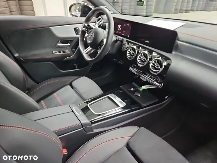 Mercedes-Benz CLA 200 7G-DCT - 13