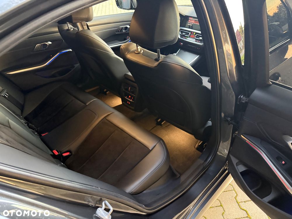 BMW Seria 3 320i M Sport sport - 30