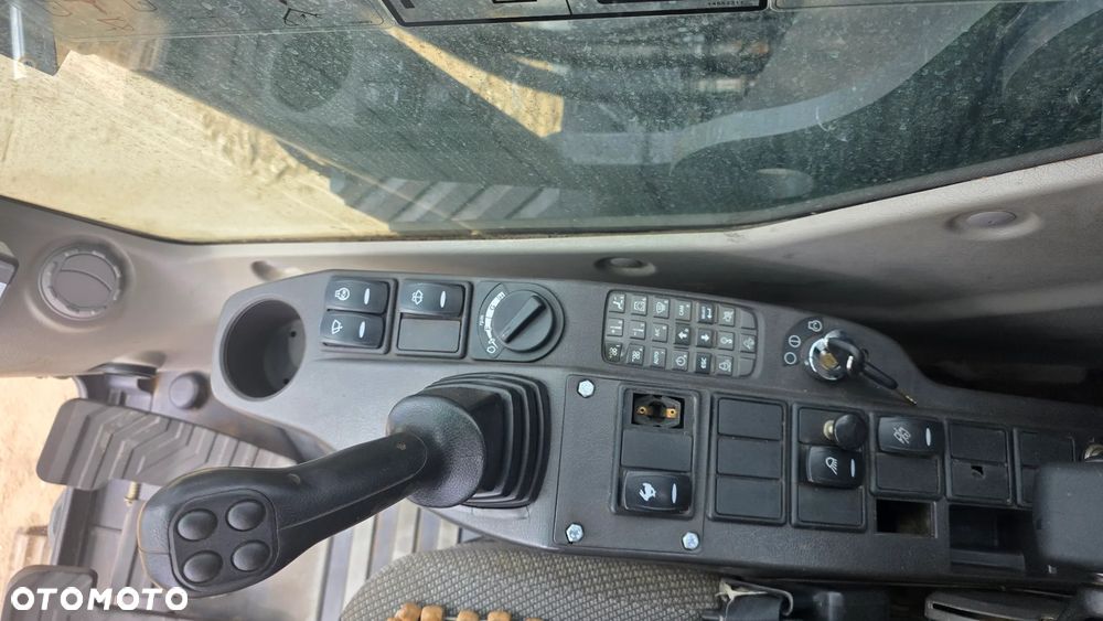 Volvo 240C - 17
