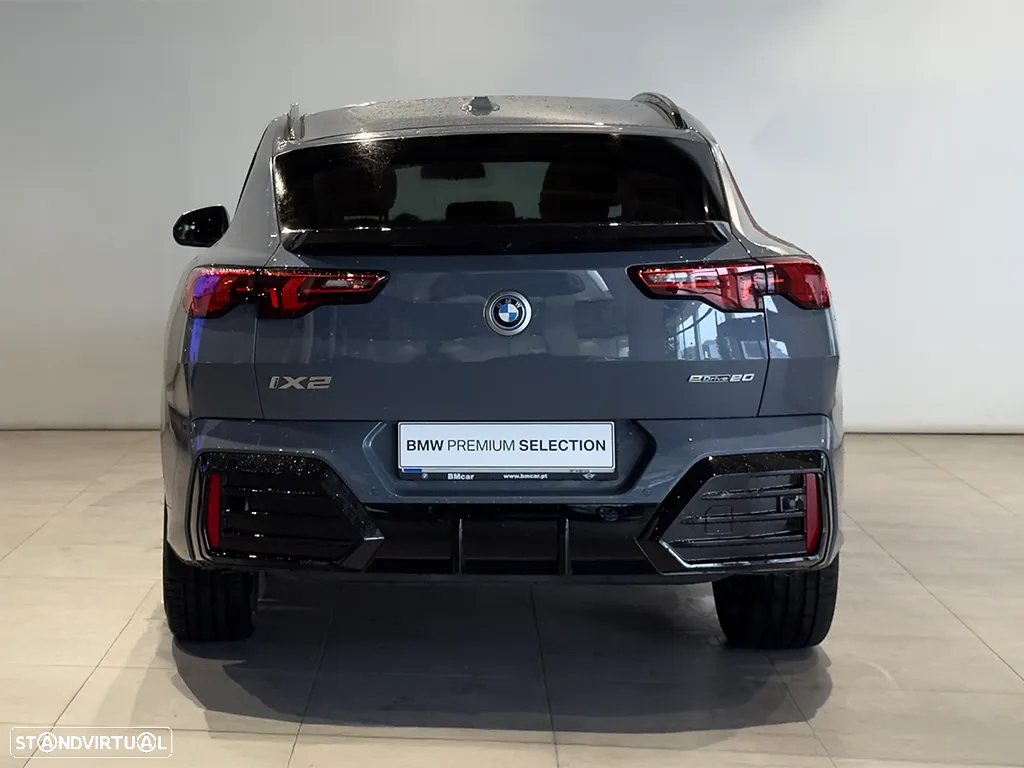 BMW iX2 eDrive20 Pack Desportivo M - 5