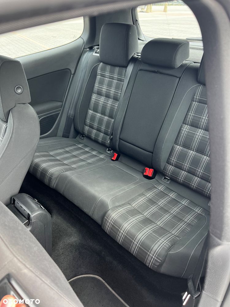 Volkswagen Golf - 11