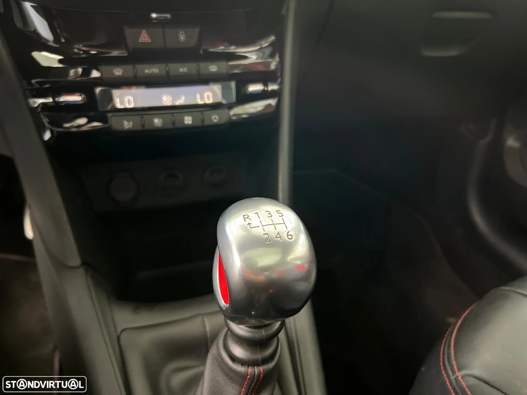 Peugeot 208 GTI 200 THP - 19
