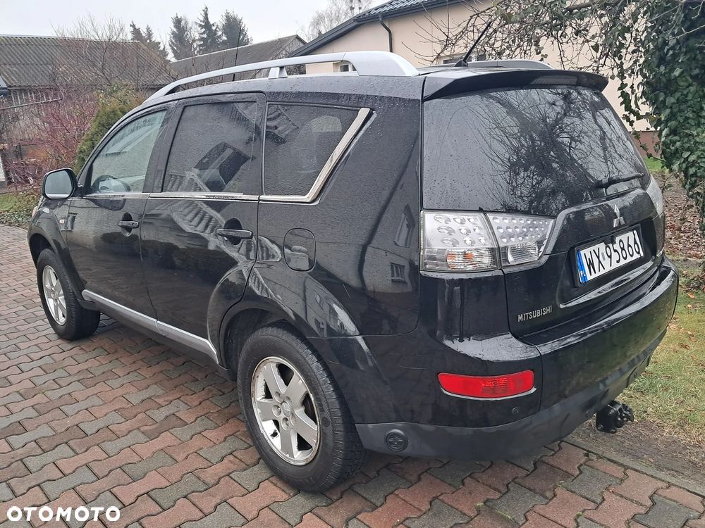 Mitsubishi Outlander - 2