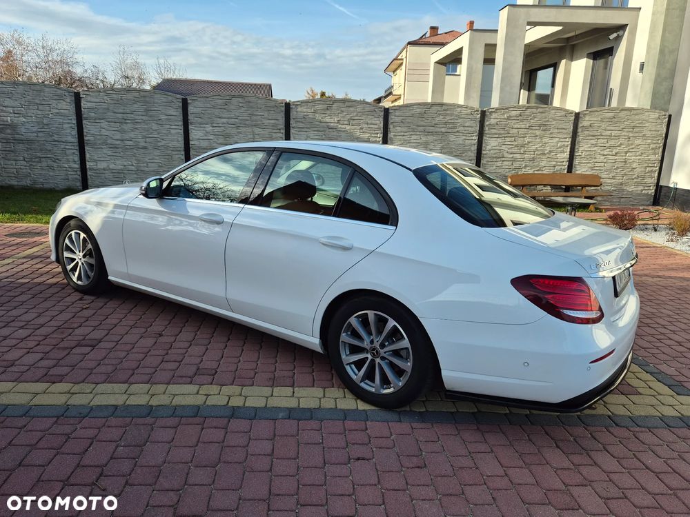 Mercedes-Benz Klasa E 220 d 4-Matic 9G-TRONIC - 3