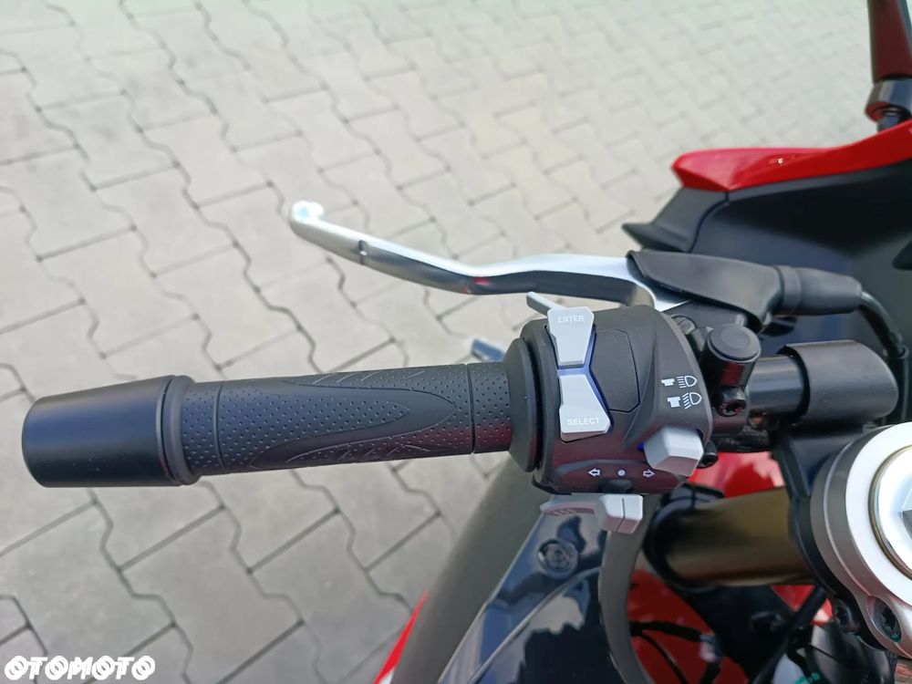 QJMOTOR SRK 125R - 8
