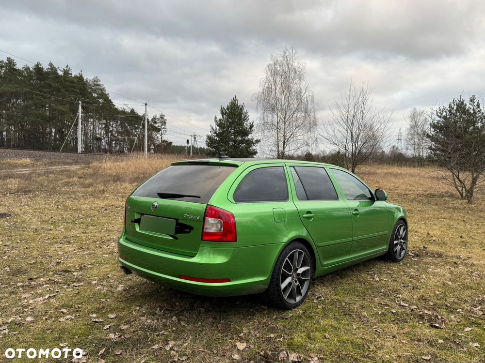Skoda Octavia Combi 2.0 TDI DPF RS - 4