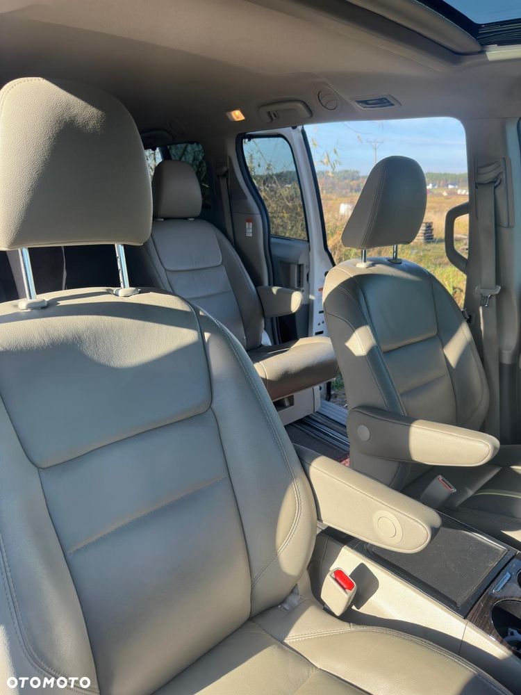 Toyota Sienna - 10
