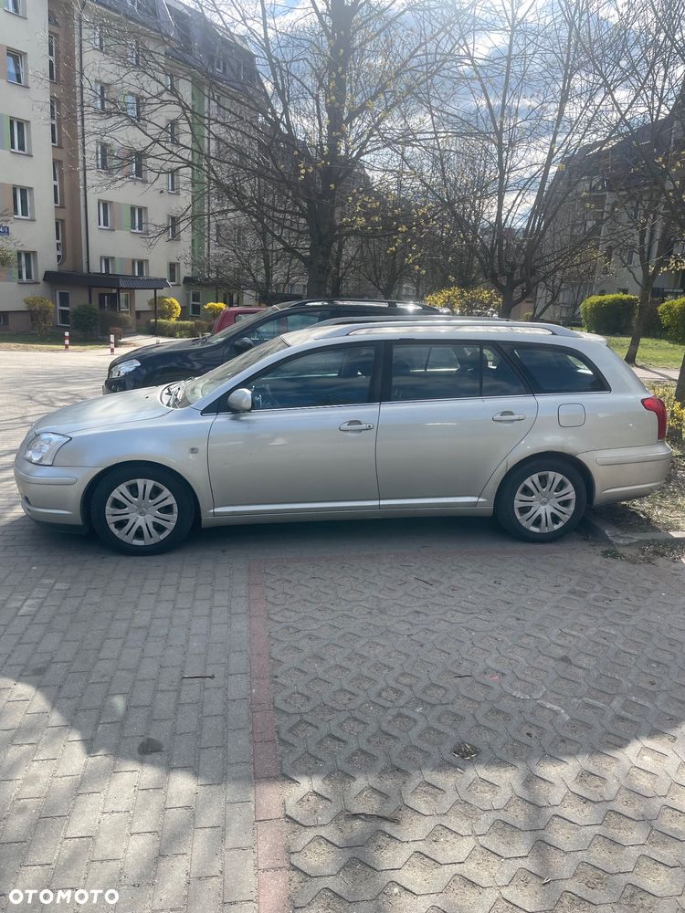 Toyota Avensis 2.0 D-4D Sol Plus - 2