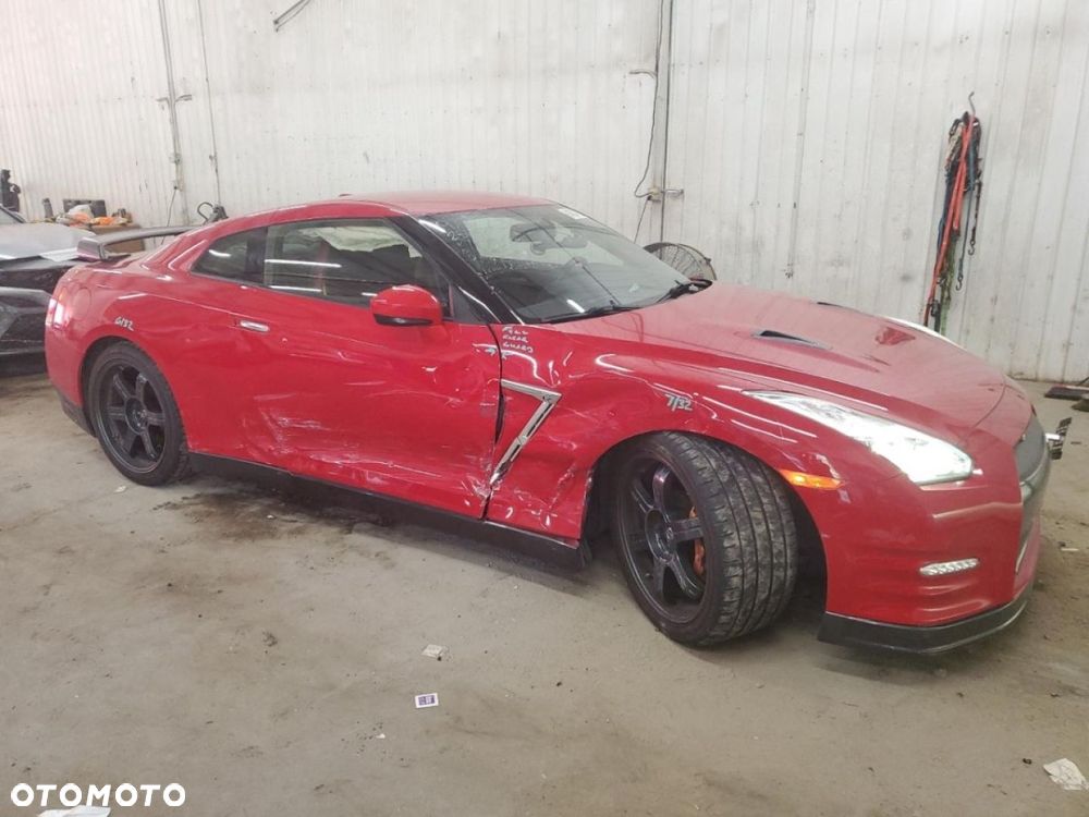 Nissan GT-R - 3