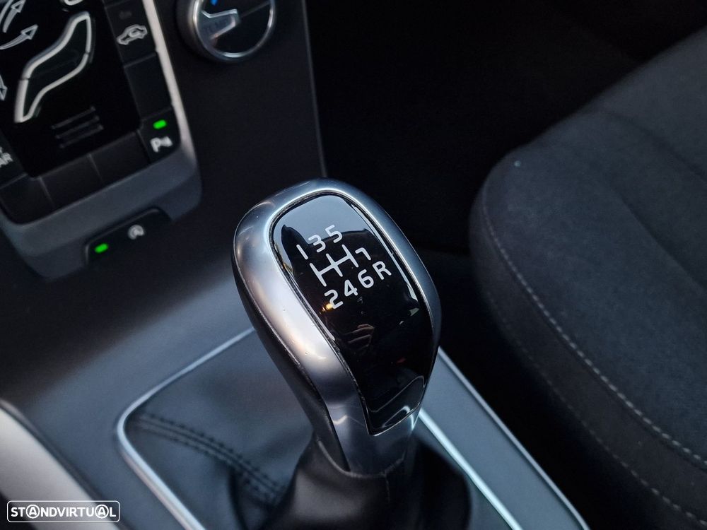 Volvo V40 Cross Country 2.0 D3 - 23