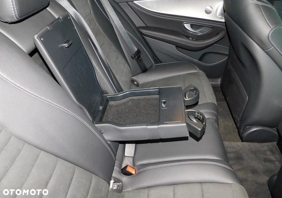 Mercedes-Benz Klasa E 220 d 4-Matic 9G-TRONIC - 18