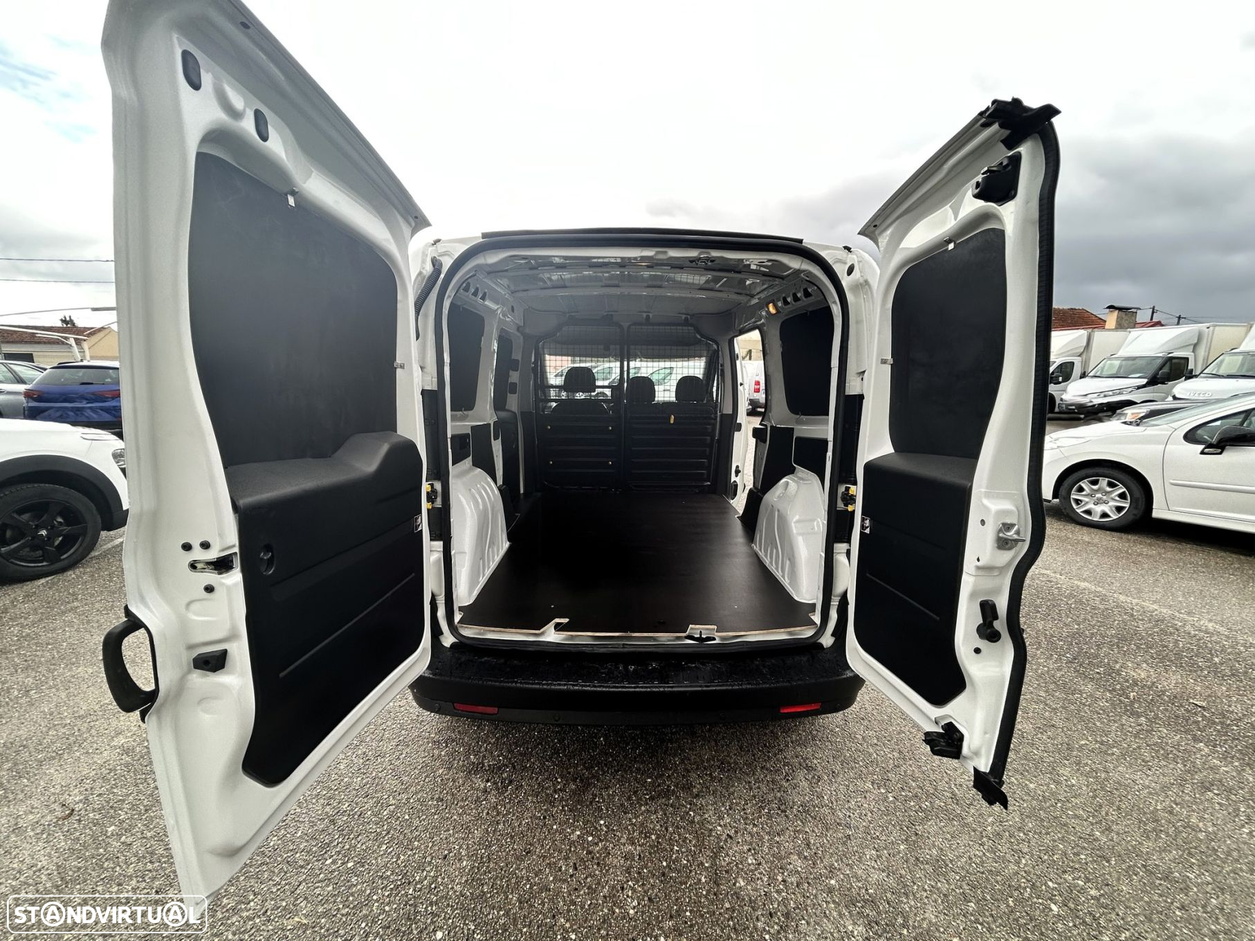 Fiat Doblo 1.6 MJ Maxi Light 3L - 23