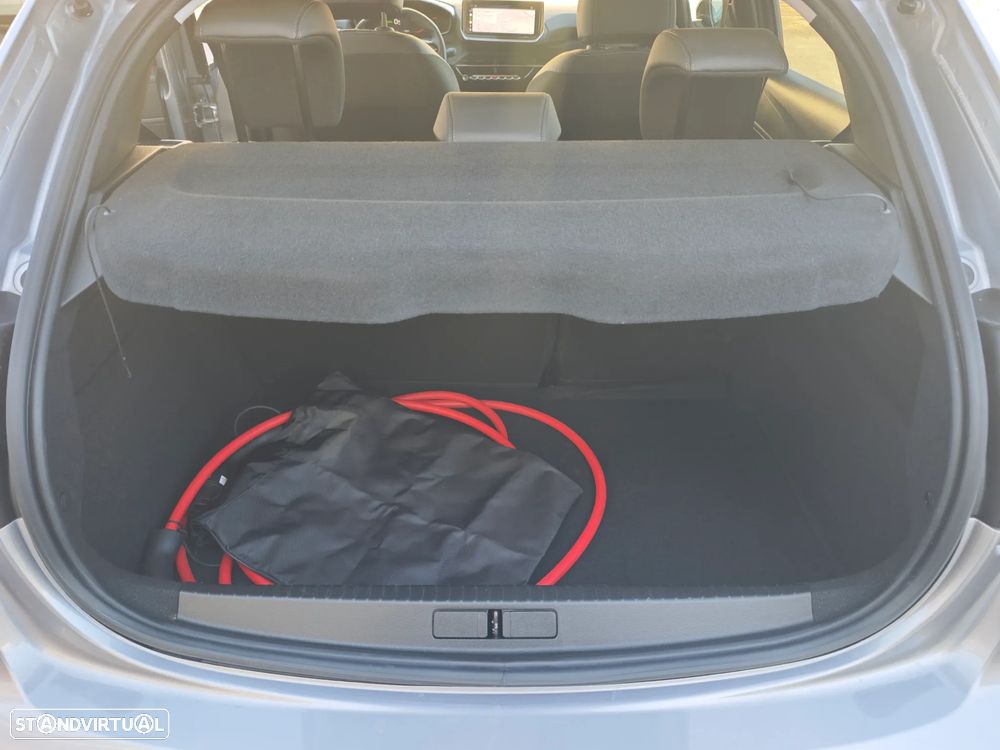 Peugeot e-208 Allure - 36