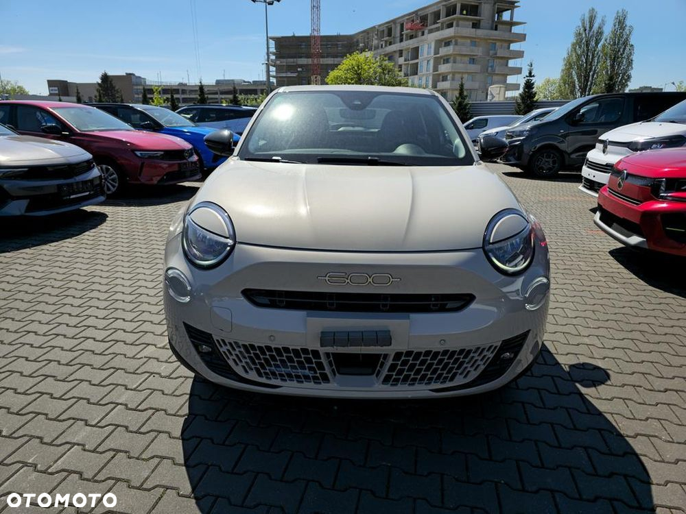 Fiat 600 1.2 Turbo Hybrid eDCT - 2