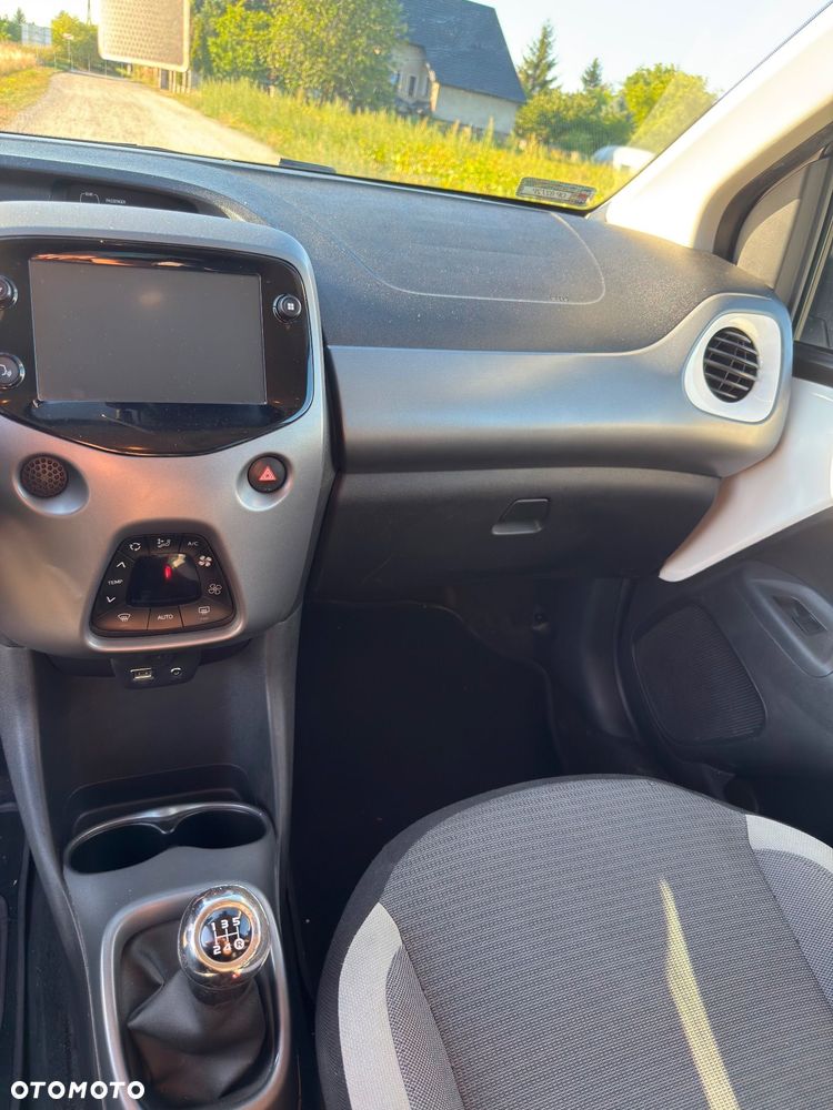 Toyota Aygo x-play - 9