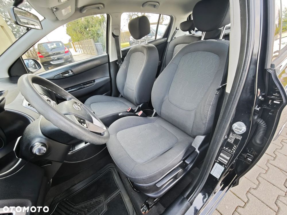 Hyundai i20 1.2 FIFA WM Edition - 11