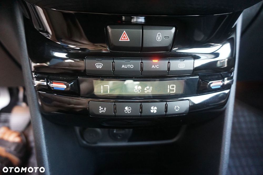 Peugeot 2008 1.6 BlueHDi Allure S&S - 9