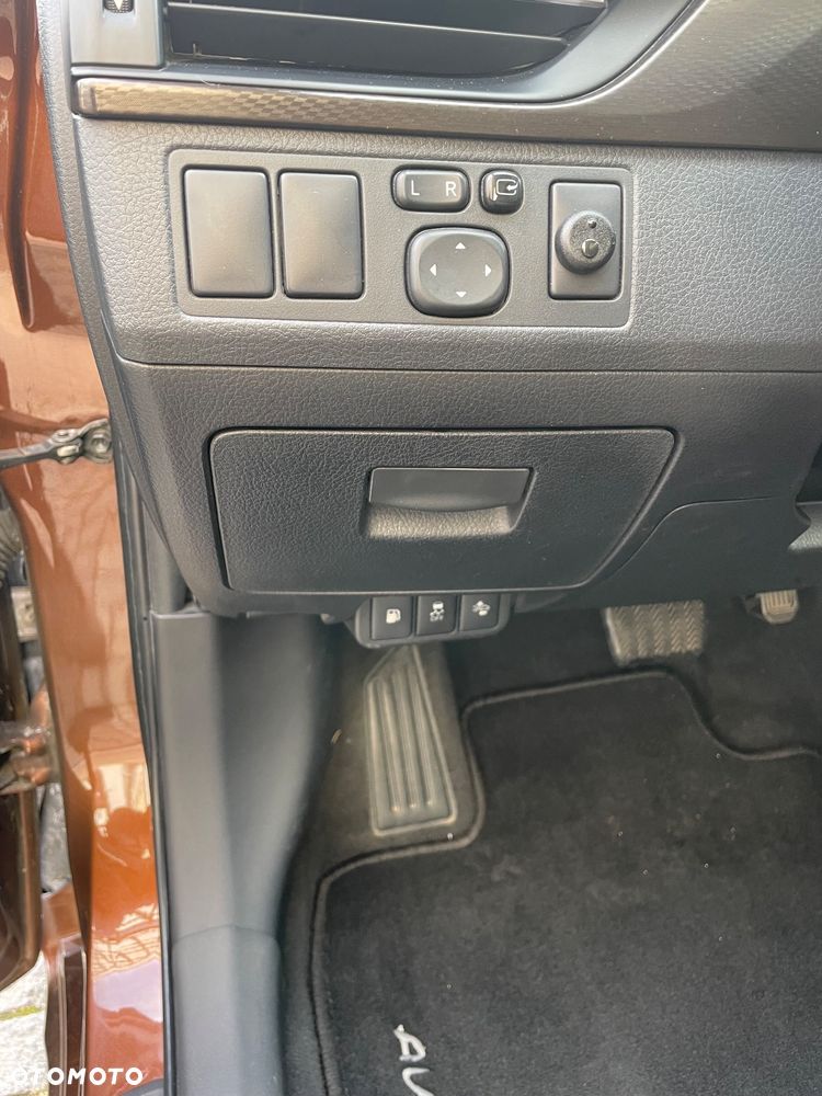 Toyota Avensis 2.0 Premium MS - 17